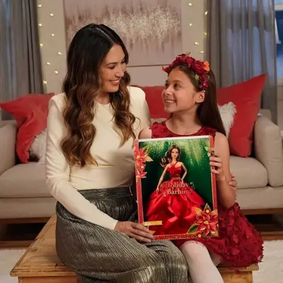 Barbie 2022 Mutlu Yıllar Bebeği Kumral - 5
