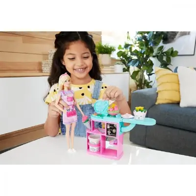 Barbie Çiçekçi Bebek ve Oyun Seti (1)