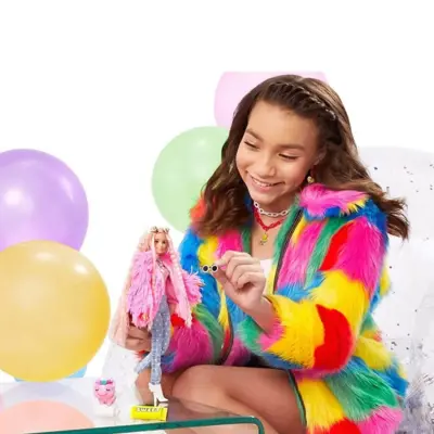 Barbie Extra Pembe Ceketli Bebek - 3