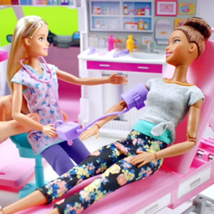 Barbie'nin Işıklı ve Sesli Ambulansı - 4