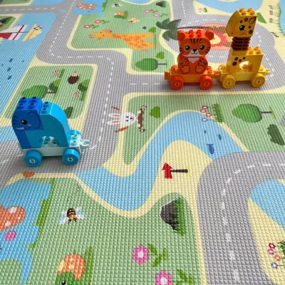 Coolmats Yeşil Parkur-Bulutlar ve Dağlar Oyun Halısı 140x200 (1)