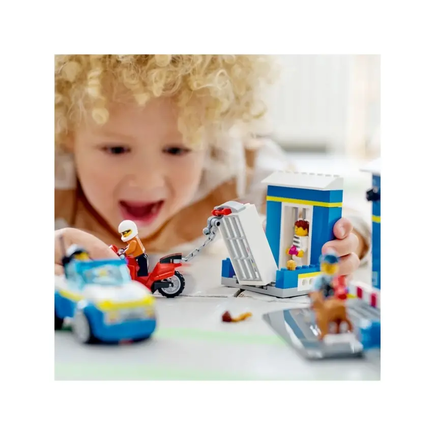 LEGO City Polis Merkezi Takibi 60370 - 9