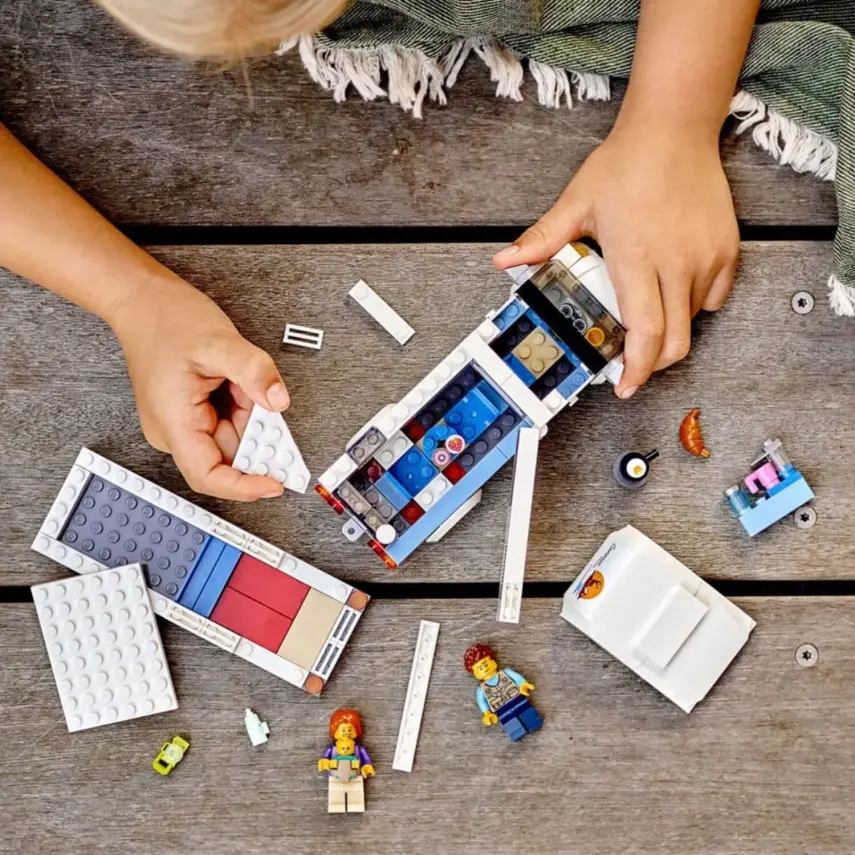 LEGO City Tatilci Karavanı 60283 - 8