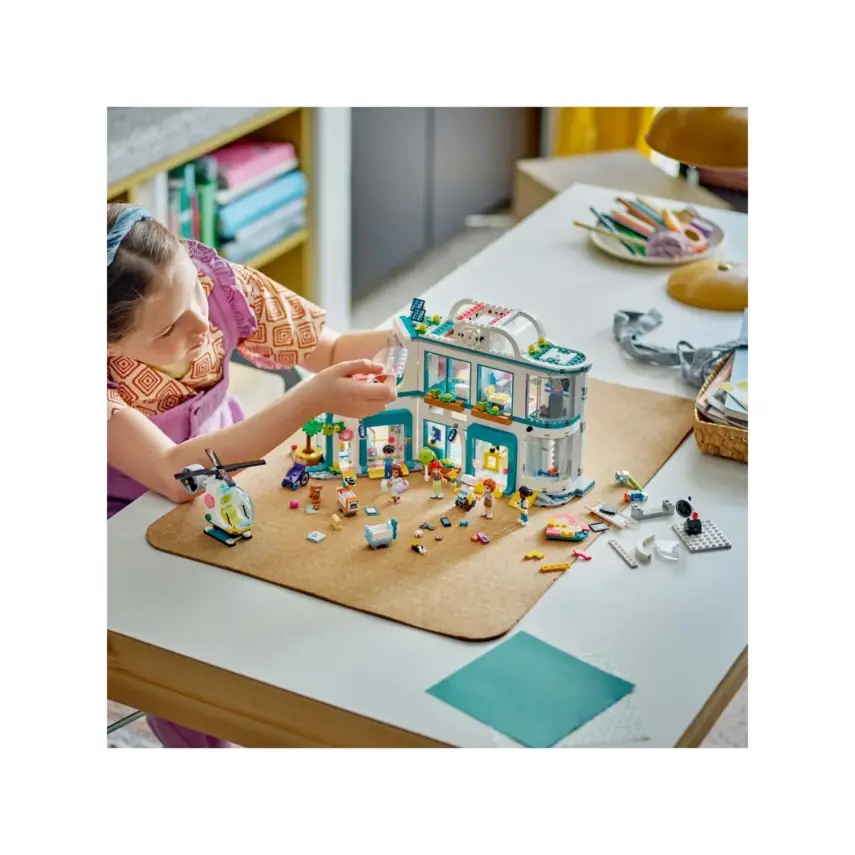 LEGO® Friends Heartlake City Hastanesi 42621 - 10