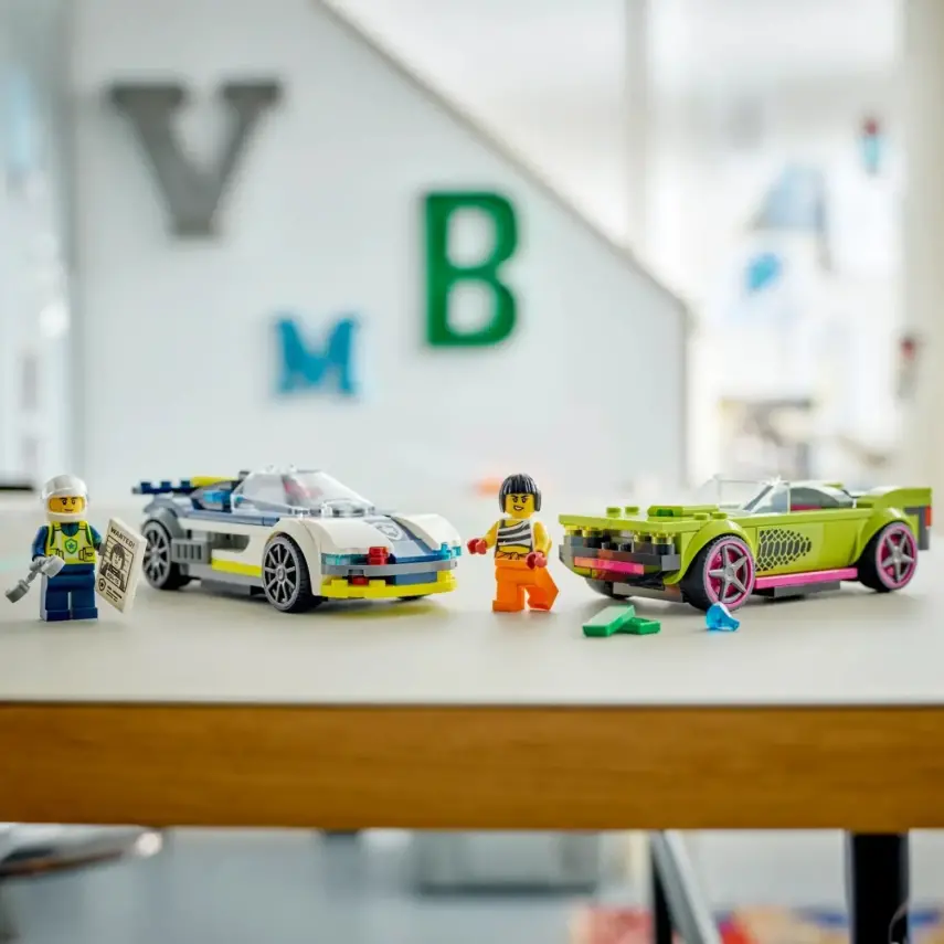LEGO Police and Muscle Car Chase - 9