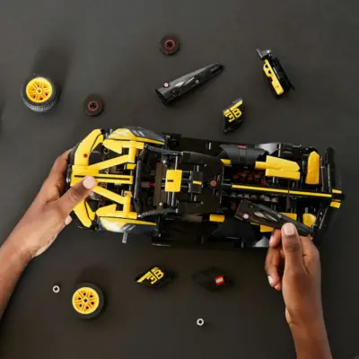 LEGO Technic Bugatti Bolide Oyuncak Yapım Seti 42151 (1)