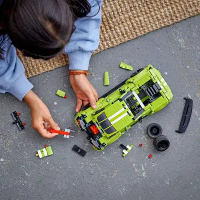 LEGO Technic Ford Mustang Shelby GT500 42138 - 7