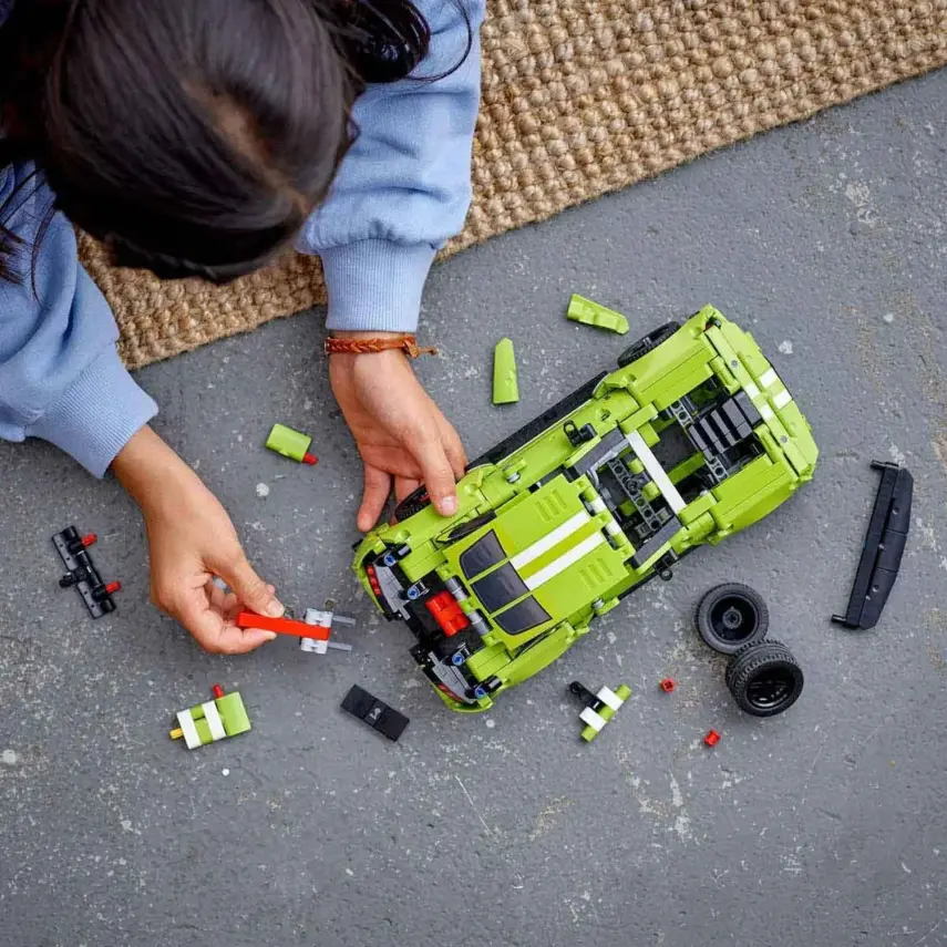 LEGO Technic Ford Mustang Shelby GT500 42138 - 7