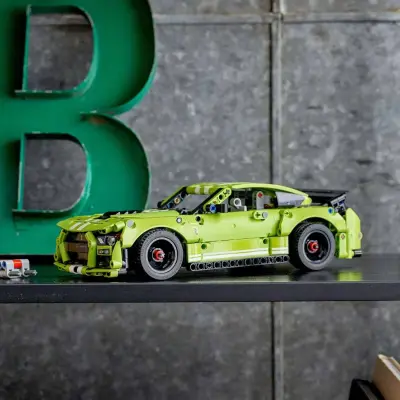 LEGO Technic Ford Mustang Shelby GT500 42138 - 4