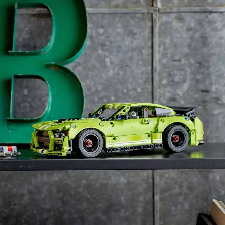 LEGO Technic Ford Mustang Shelby GT500 42138 - 4