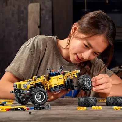 LEGO Technic Jeep® Wrangler 42122 (1)