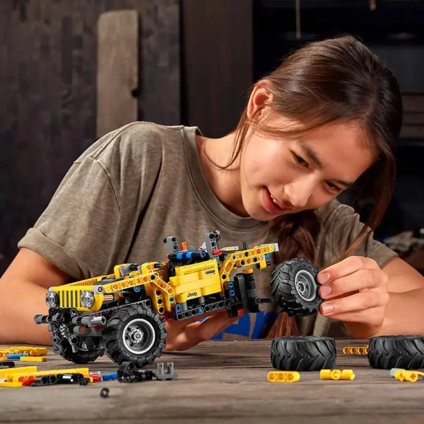 LEGO Technic Jeep® Wrangler 42122 - 2