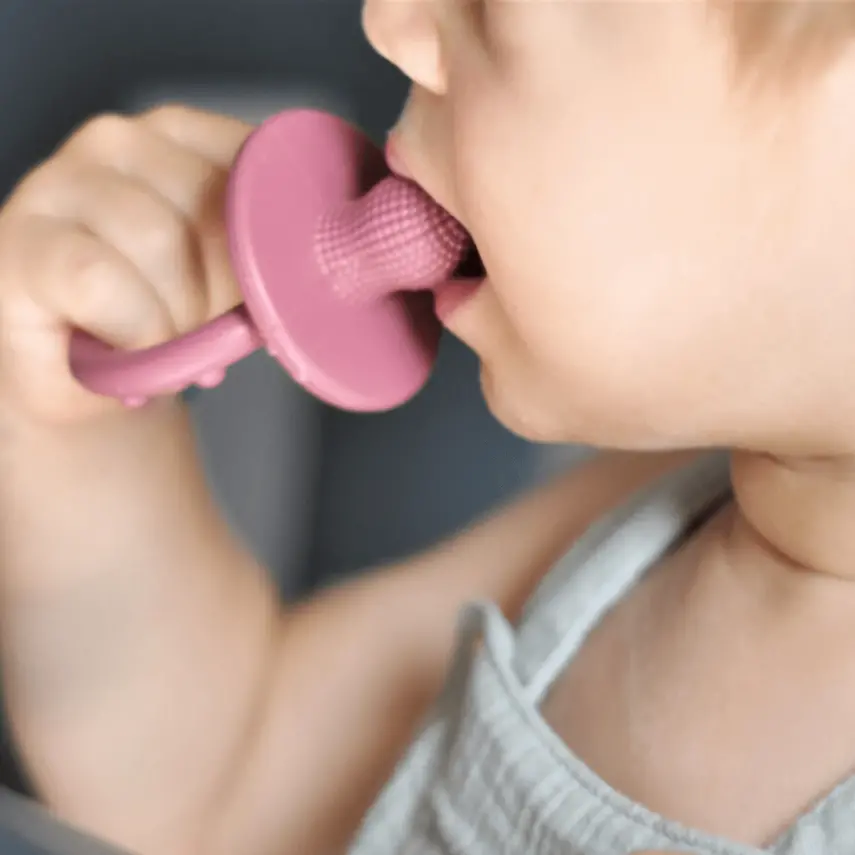 Oioi Gummy Silikon Diş Kaşıyıcı 3+ Ay Mellow Yellow - 6