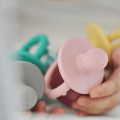 OiOi Gummy Silikon Diş Kaşıyıcı 3+ Ay Pinky Pink - 5