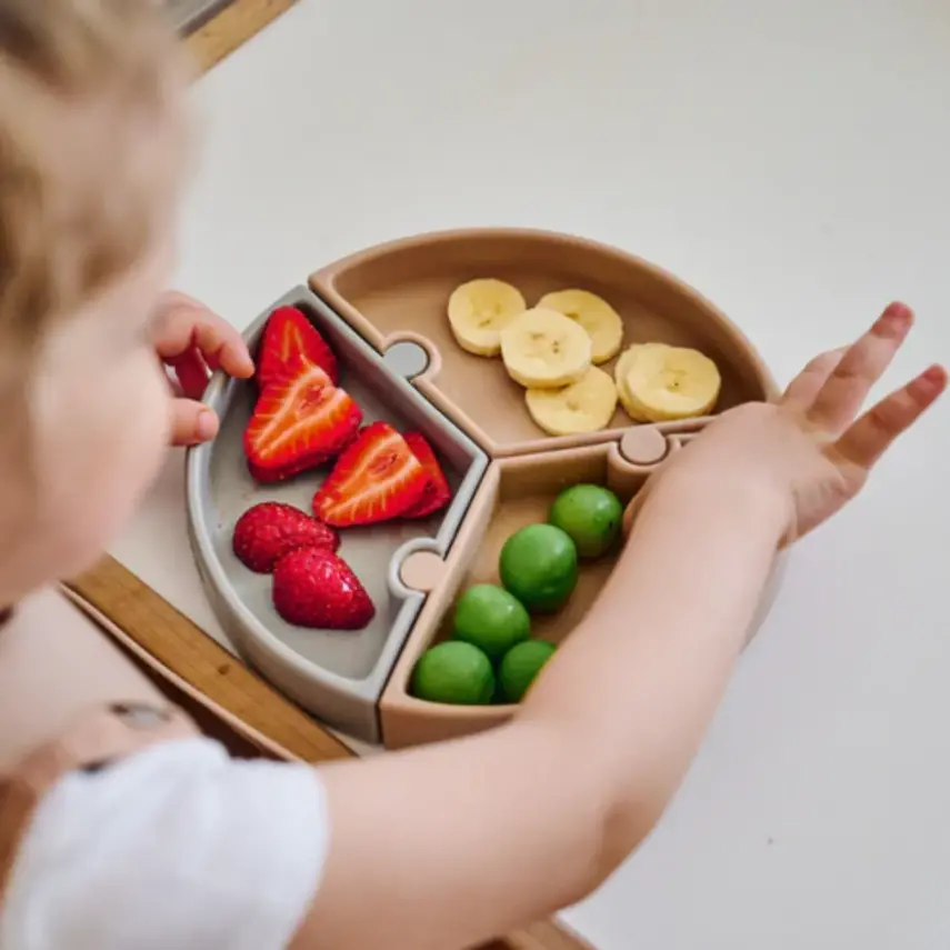 OiOi Puzzle Vakumlu Mama Tabağı + Nam Nam Mama Kaşığı Mellow Yellow - Powder Grey - 4