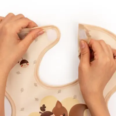 Sevi Bebe Cırtlı Muşamba Önlük Sincap (1)